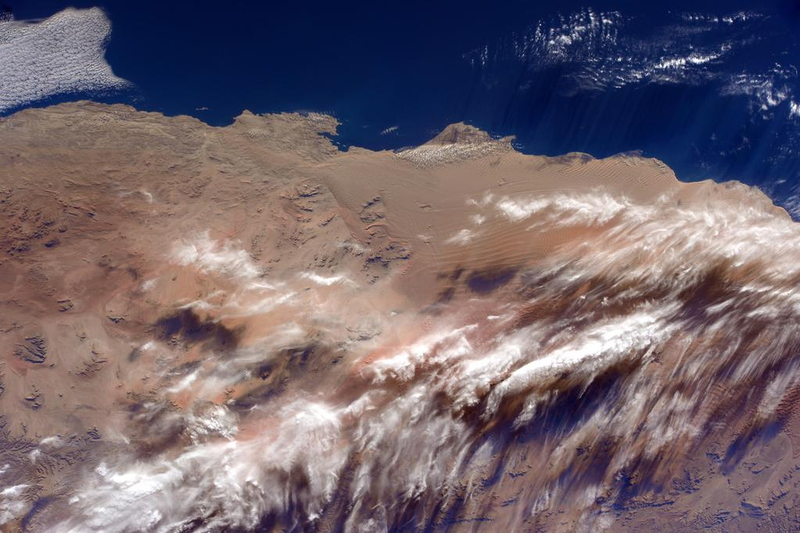 Illustration for article titled Relax In The Simple Beauty Of Our Planet In These Astronaut Photos
